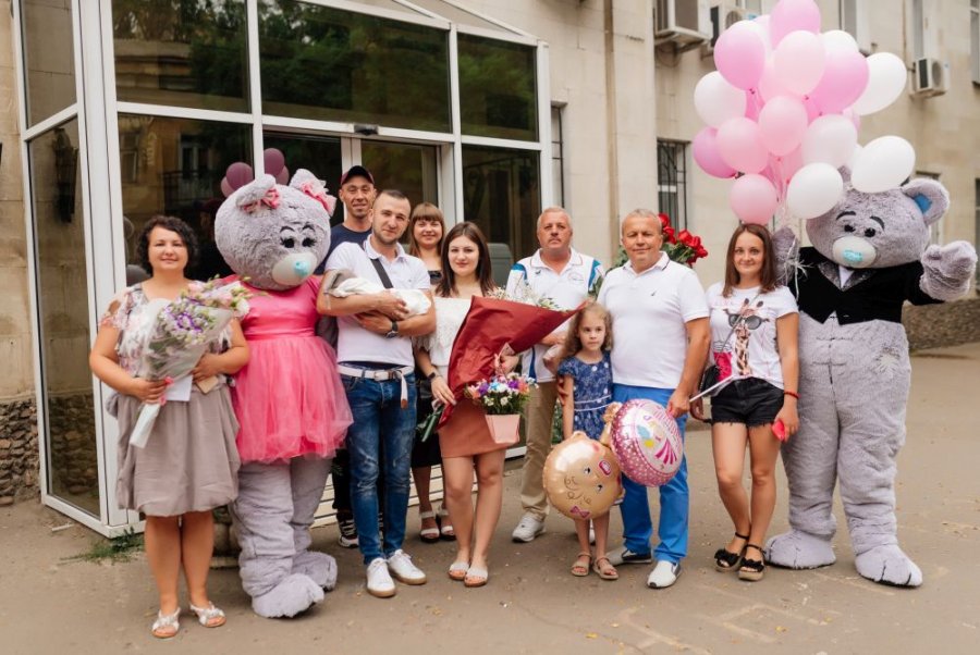 Встреча из роддома в Одессе: оригинальные идеи с аниматорами